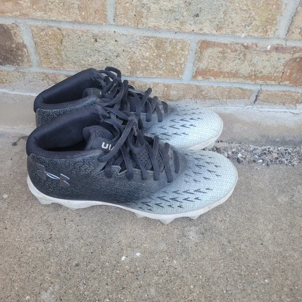 Under Armour Cleats Kids 6Y Black Blur Select MC JR Football Mid Top 3027320-001